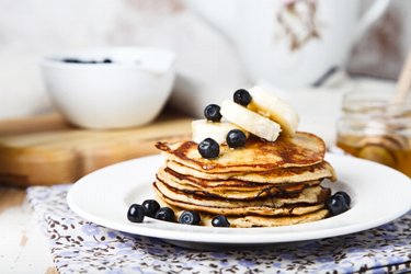 Panquecas de banana saudáveis com dois ingredientes