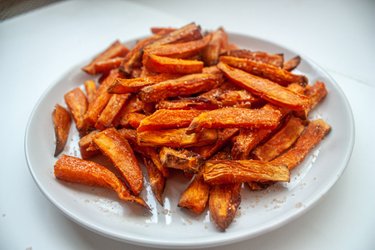 Batata-doce frita em fritadeira de ar quente (doce)
