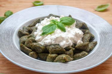 Nhoque de espinafre feito com 3 ingredientes