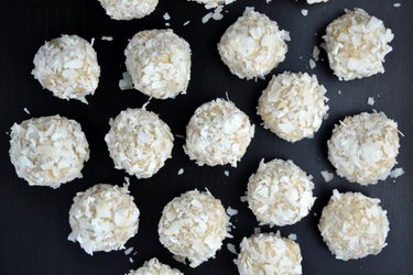 Bolinhas de coco saudáveis (chocolate Raffaello)