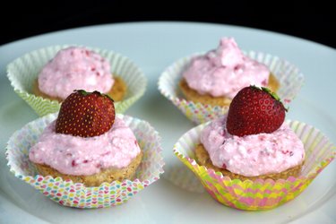 Cupcake de queijo quark e morango (sem glúten)