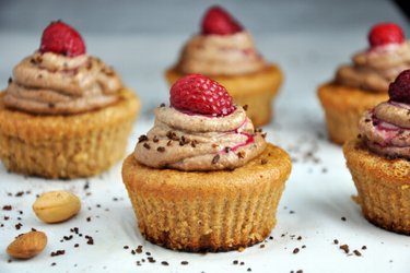 Cupcakes de amêndoa com creme de café e castanha de caju (sem glúten)