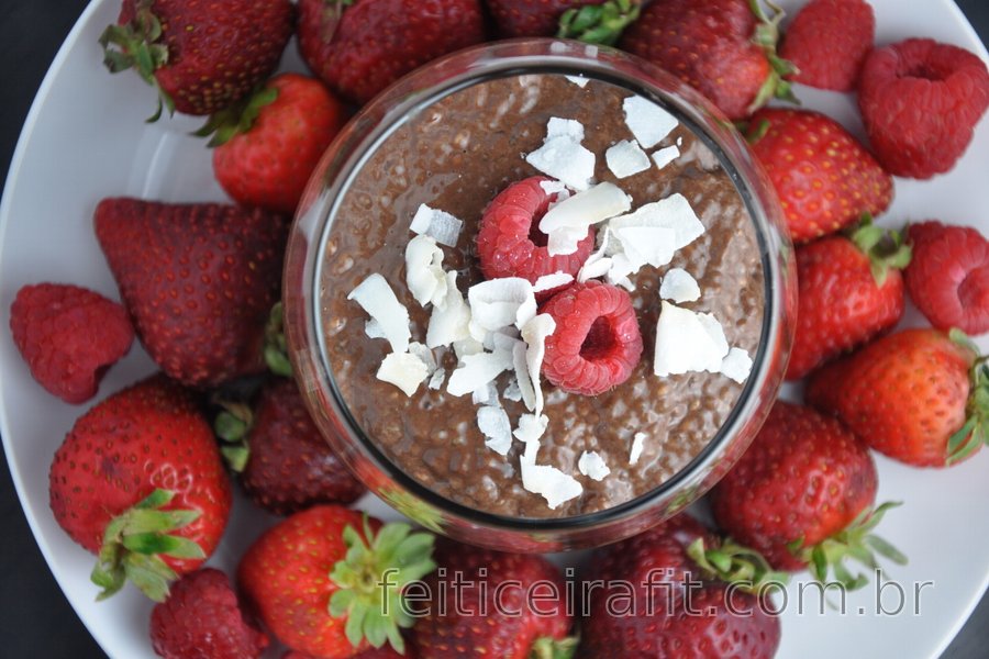 Pudim de chocolate saudável com chia