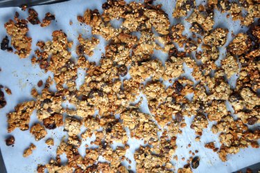 Granola caseira saudável (Muesli) com aveia, trigo sarraceno e quinoa