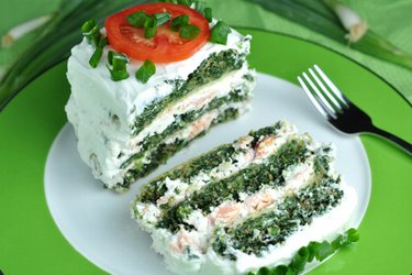 Torta salgada de espinafre fit com salmão
