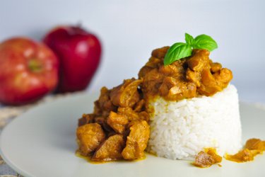 Frango ao curry fitness com maçã