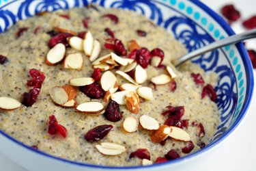 Triguilho com sementes de chia e cranberries