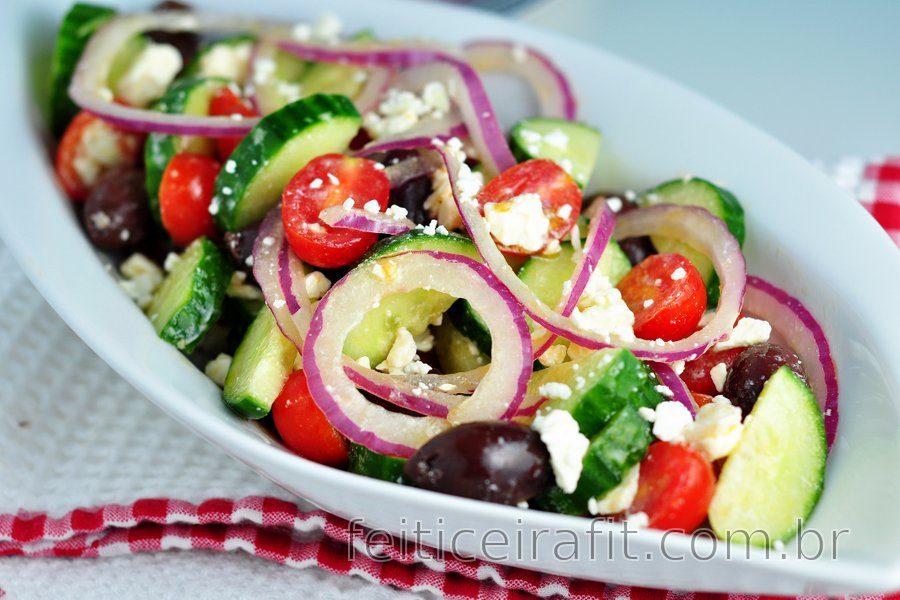 Salada grega simples