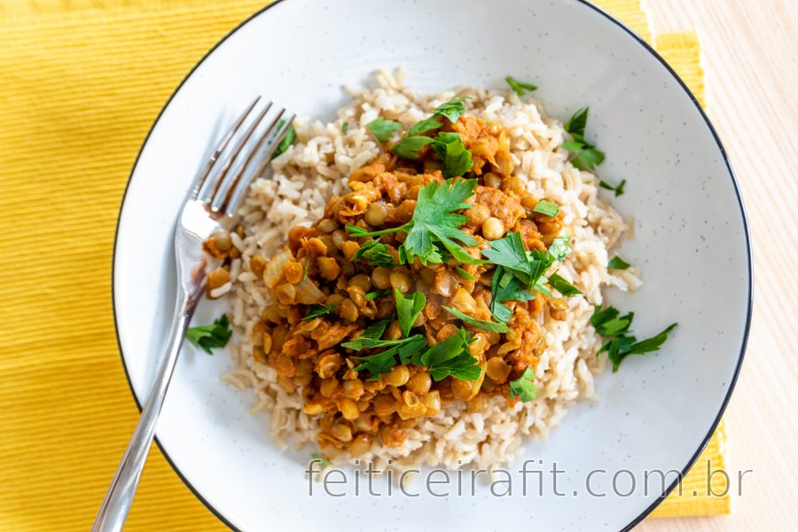 Curry de lentilha indiano fácil de fazer