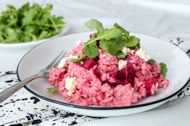 Risotto simples com beterraba e queijo de cabra