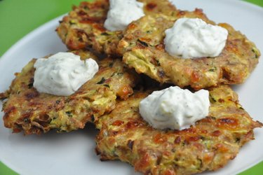 Bolinho de abobrinha e atum assado (sem glúten)