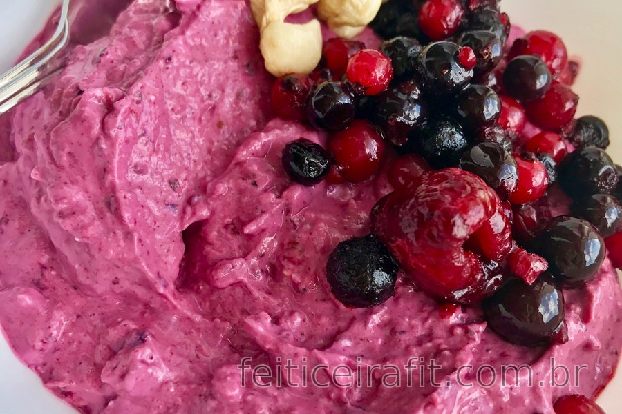 Sorvete rápido e saudável (de queijo quark e frutas)