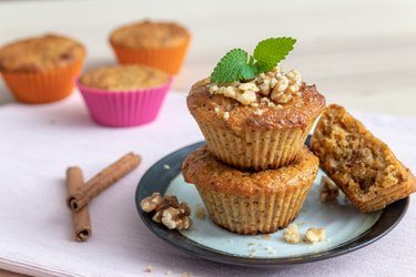 Bolinhos saudáveis de cenoura com farinha de espelta