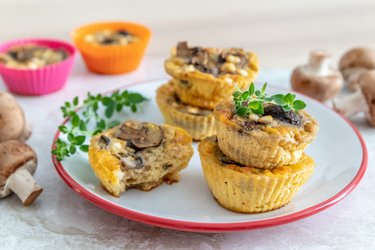 Muffins de ovos com cogumelos