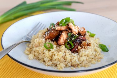 Salmão com molho Teriyaki e triguilho